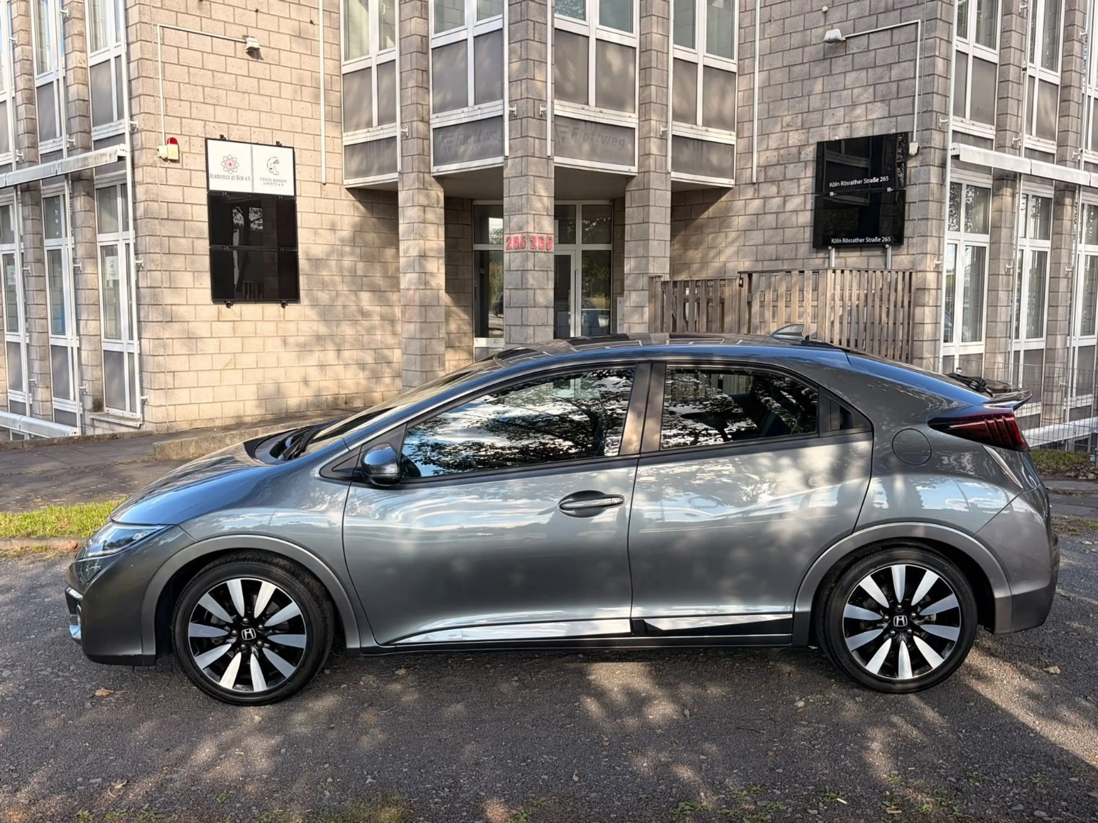 Honda Civic Lim. 5-trg. 1.4 Elegance *62.000 KM*EU6 — photo 2