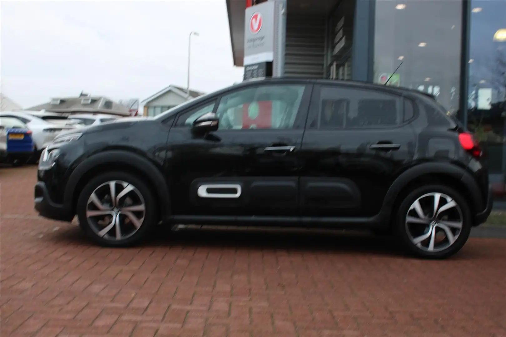 Citroen C3 1.2 PureTech *Shine* | Carplay | Camera | Cruise & Noir - 2