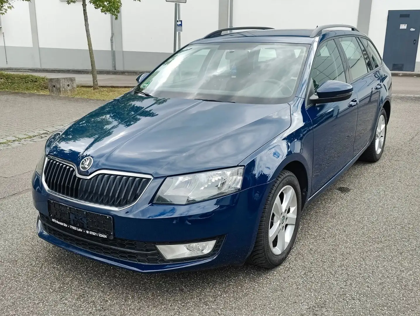 Skoda Octavia Combi Ambition TÜV NEU/TEMPOMAT/AHK/NAVI Blau - 1