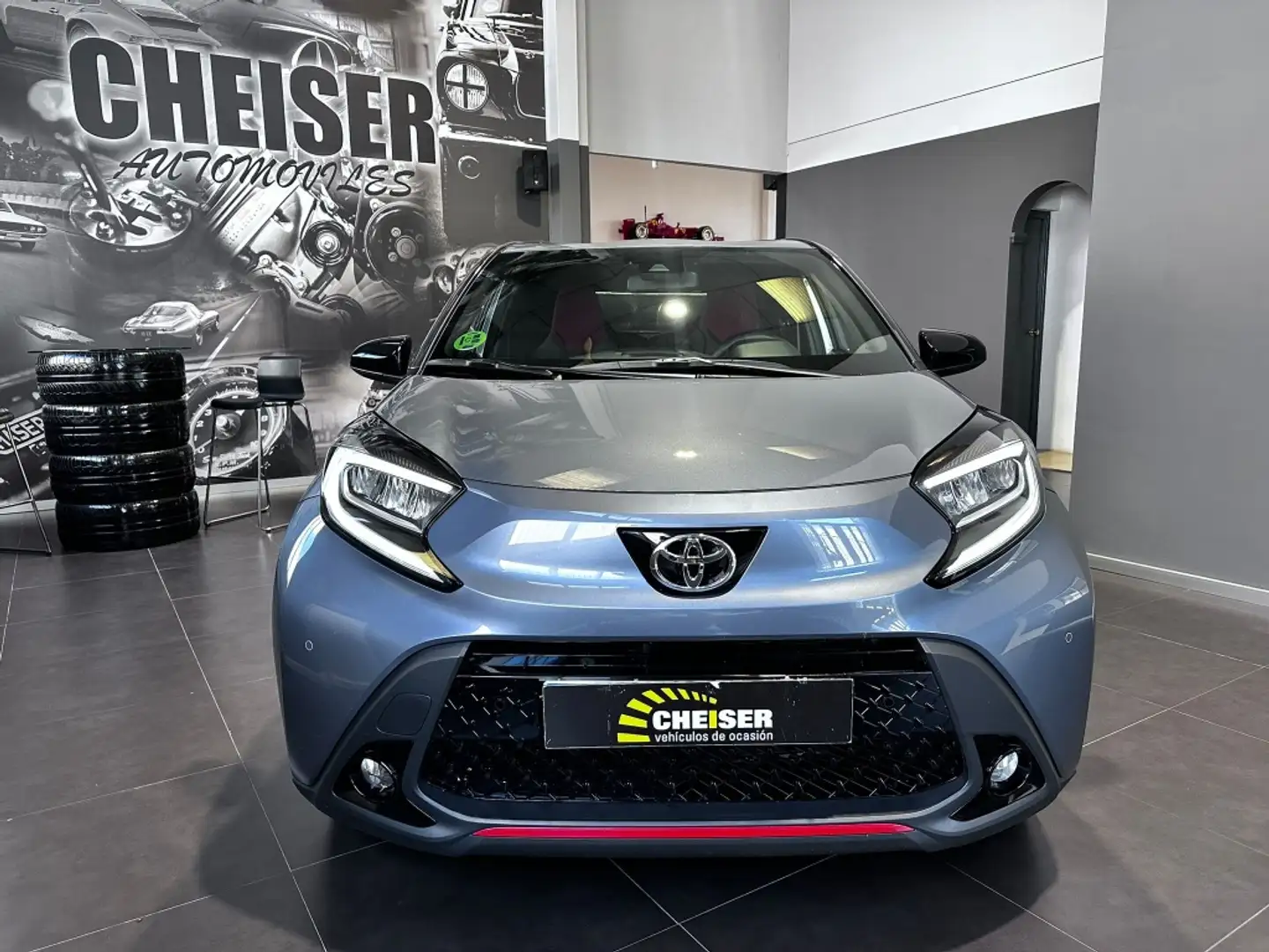 Toyota Aygo X Play s-CVT Gris - 2