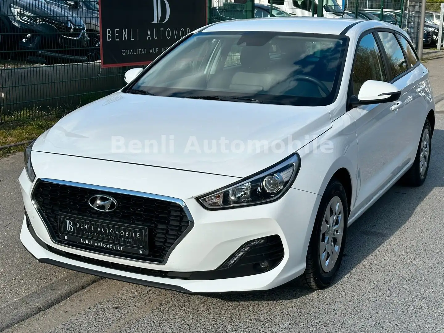 Hyundai i30 cw Select/KLIMA/LKA/START-STOP/TMP/SCHKHFT/ Wit - 1