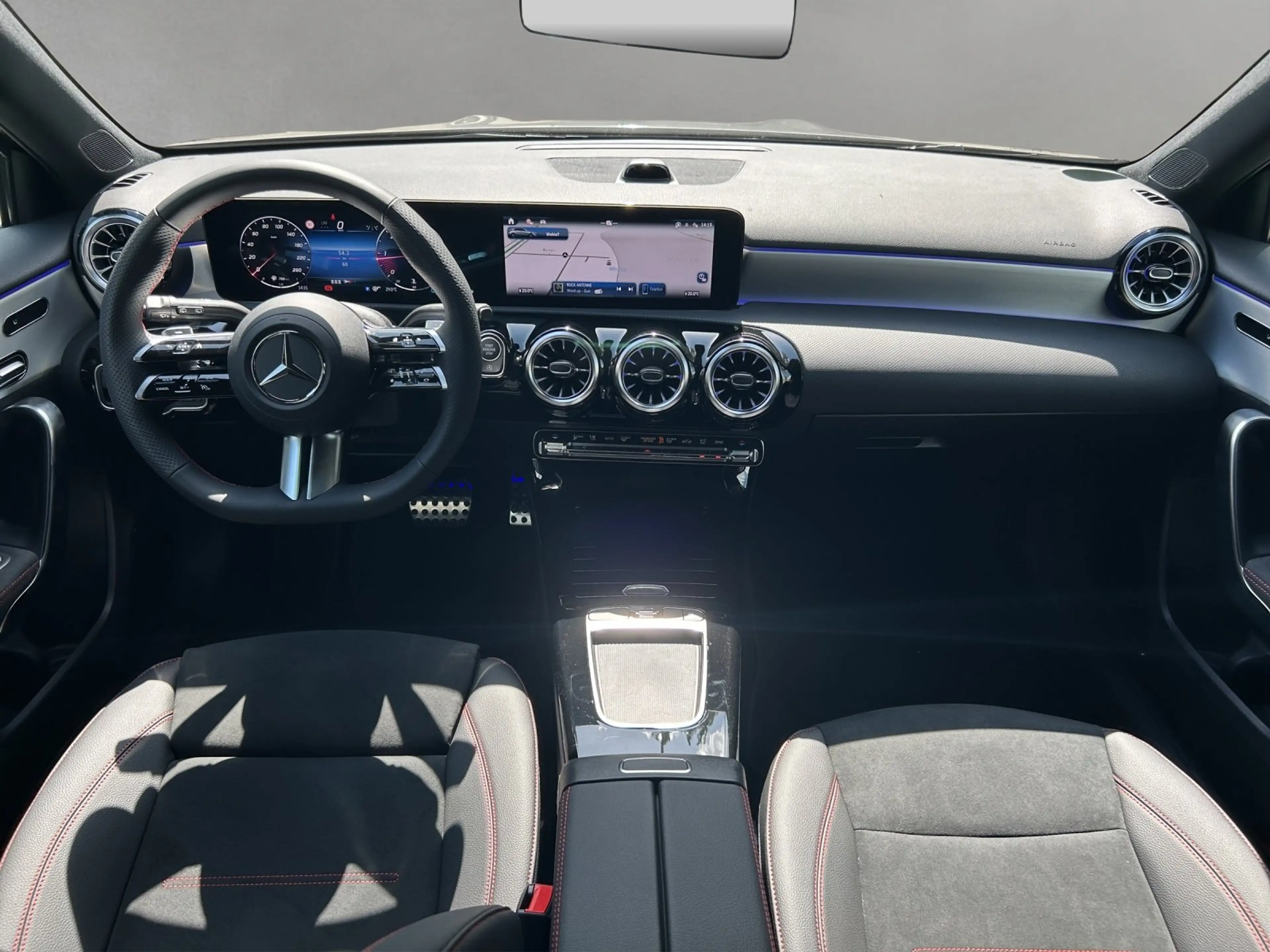 Mercedes-Benz A 220 d 4M AMG Pano Kamera Totwinkel Parktronic — photo 11