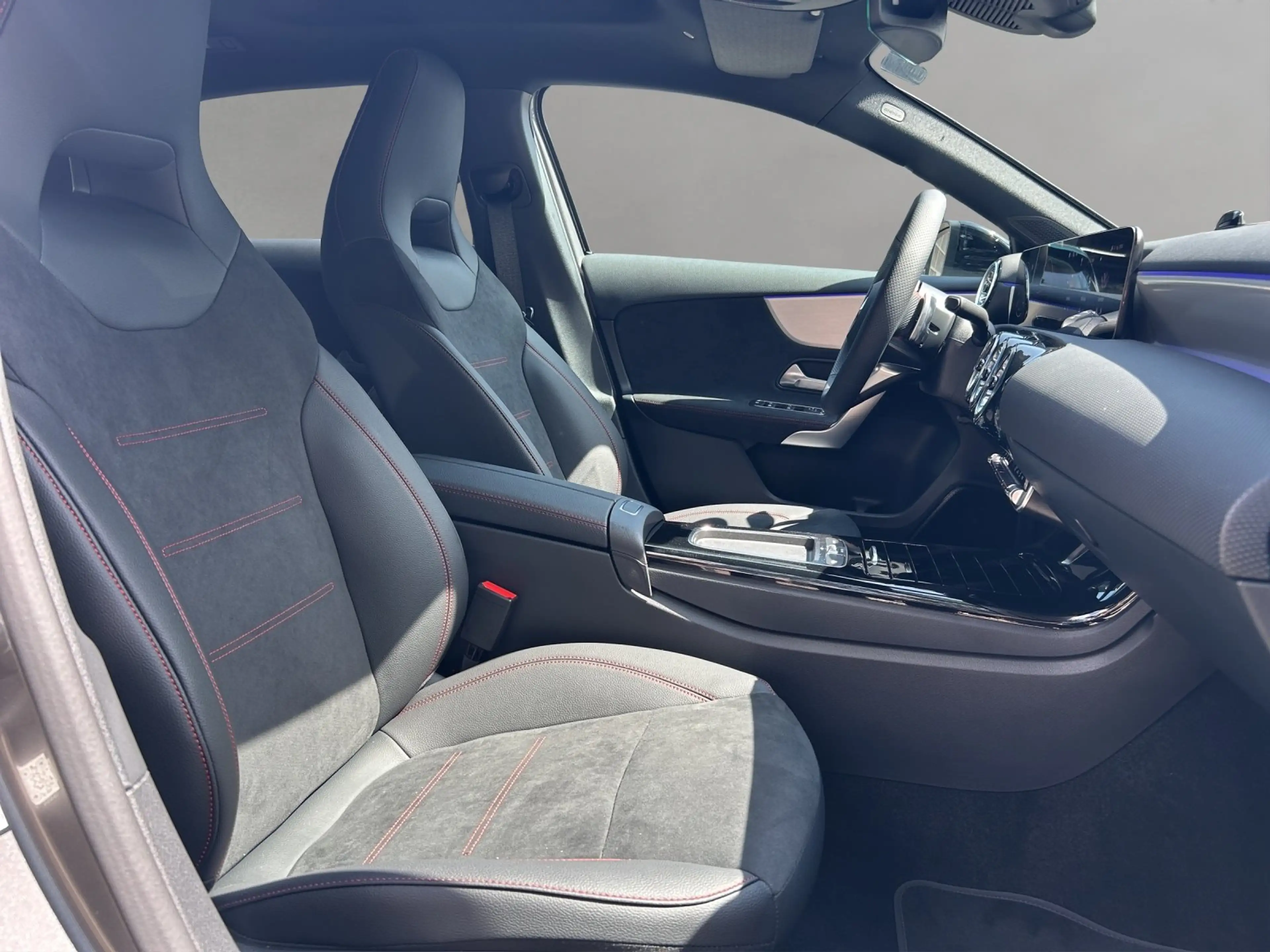 Mercedes-Benz A 220 d 4M AMG Pano Kamera Totwinkel Parktronic — photo 8