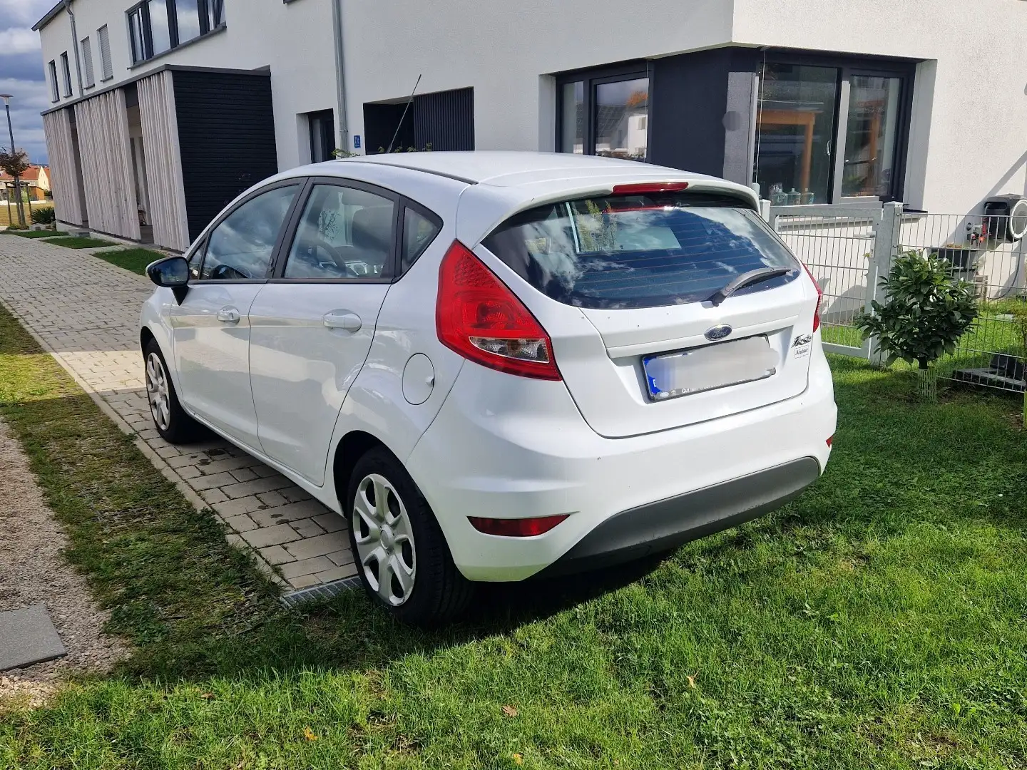 Ford Fiesta 1.25 Champions Edition Weiß - 2