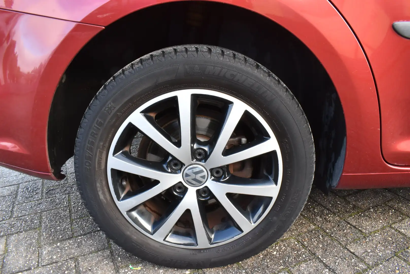 Volkswagen Touran 1.6 CR TDi Highline GPS/Pano ***DESTOCKAGE B2B*** Rood - 2