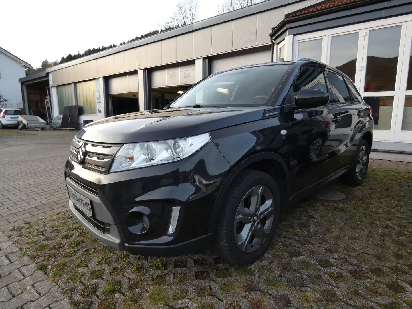 Suzuki Vitara 1.6 Comfort 4x4 *ACC*AppLink*RCam*Sitzhz* Schwarz - 1
