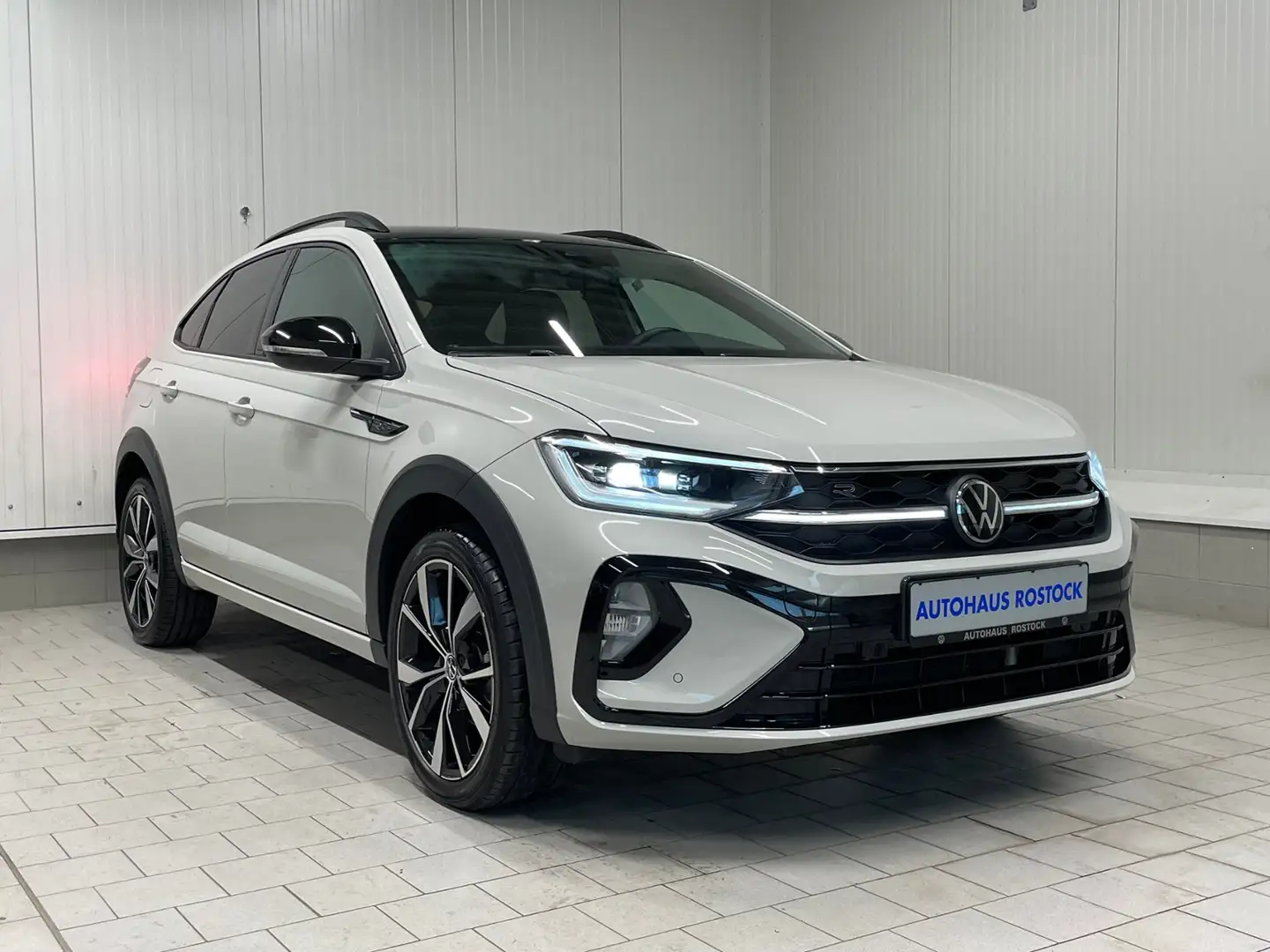 Volkswagen Taigo R-Line 1.0 TSI LED ACC SHZ APP Grijs - 2