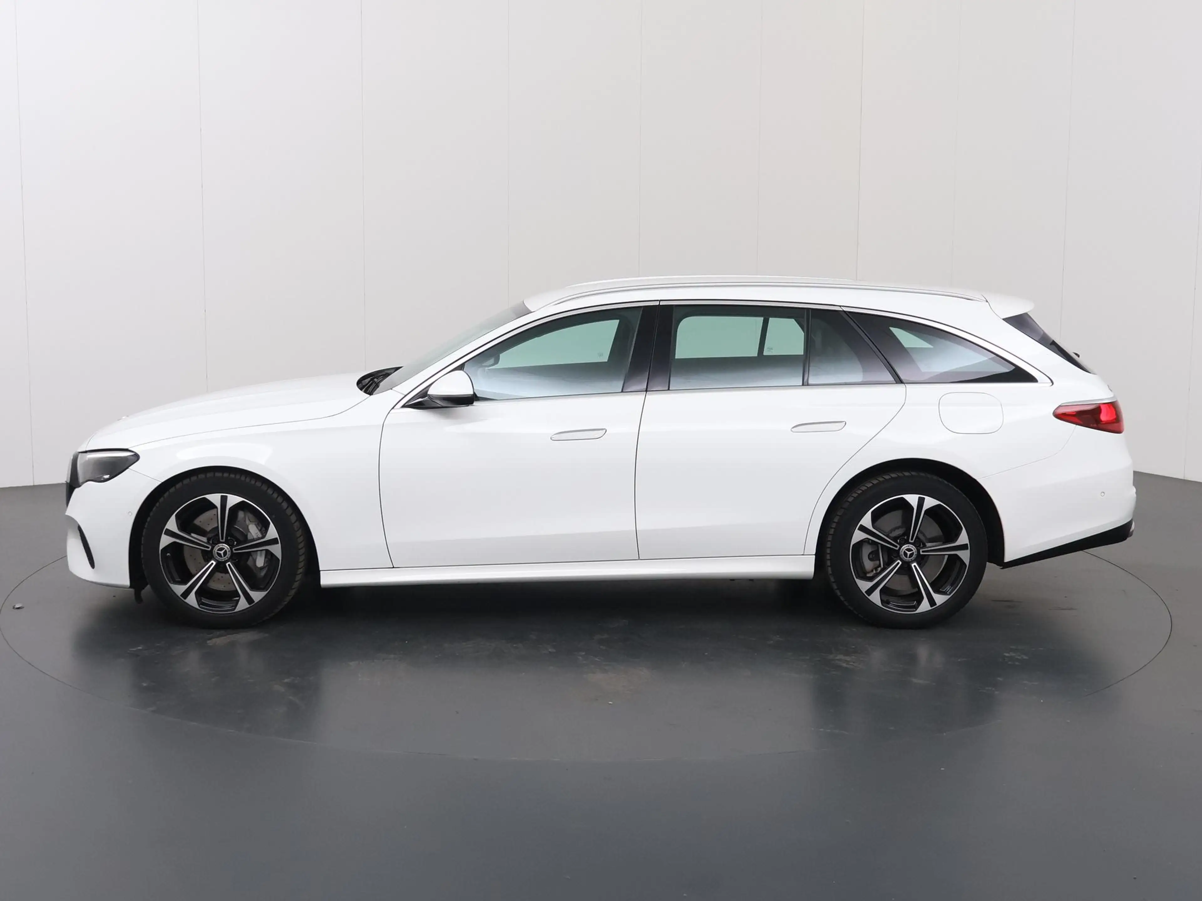 Mercedes-Benz E 300 Estate e Luxury Line | Achteruitrijcamera | Winter — photo 5