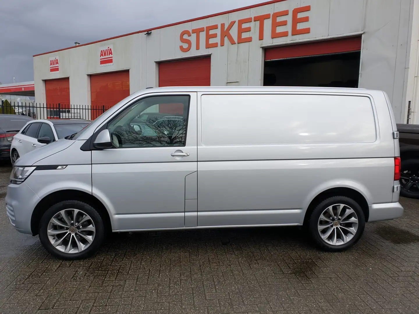 Volkswagen T6.1 Transporter 2.0 TDI L1H1 Economy Business Grau - 2