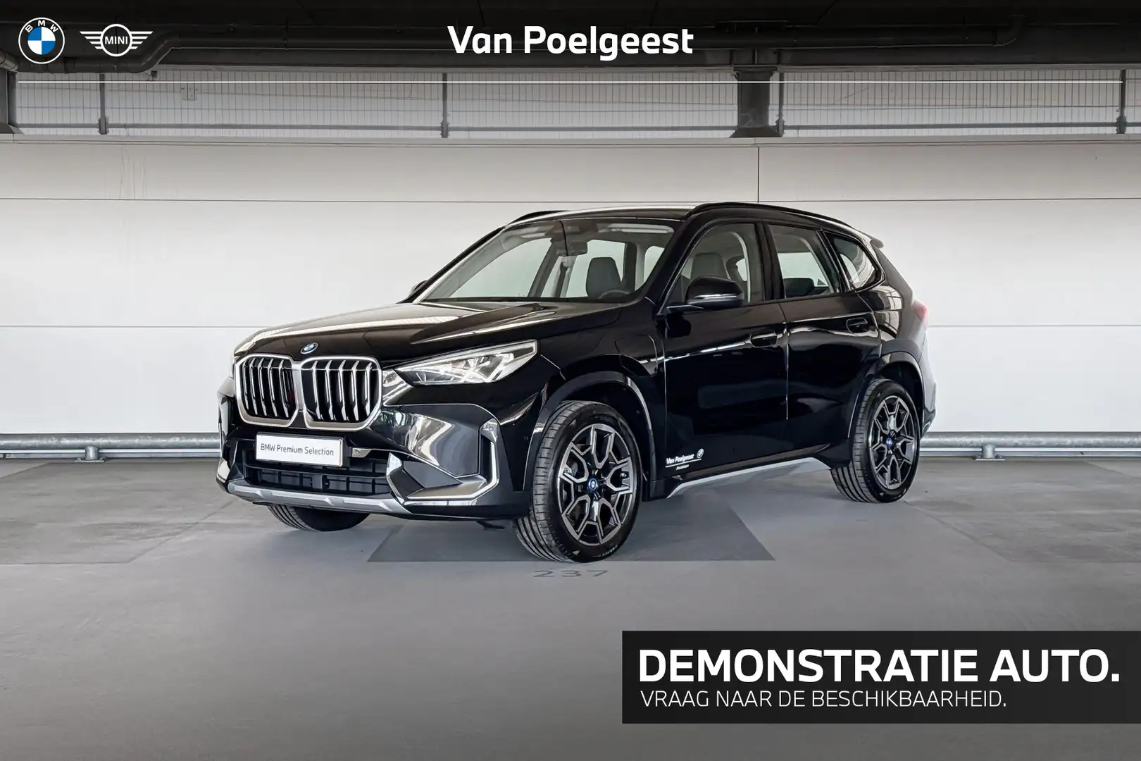 BMW X1 xDrive30e | xLine Zwart - 1