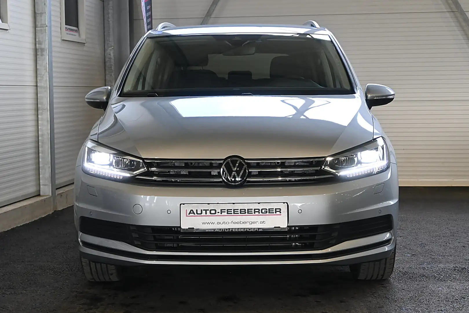 Volkswagen Touran 1,5 TSI ACT Friends DSG LED,,Navi,ACC, 7-sitzer Silber - 2