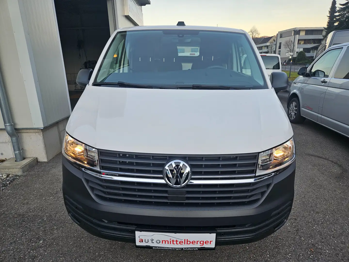 Volkswagen T6.1 Transporter Kasten 4MOTION "AHV, PDC. hi.&vo. GRA" Weiß - 2