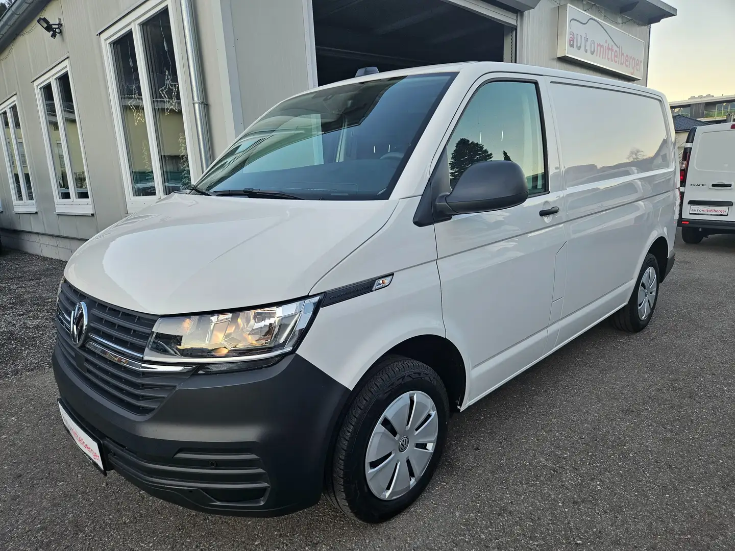 Volkswagen T6.1 Transporter Kasten 4MOTION "AHV, PDC. hi.&vo. GRA" Weiß - 1