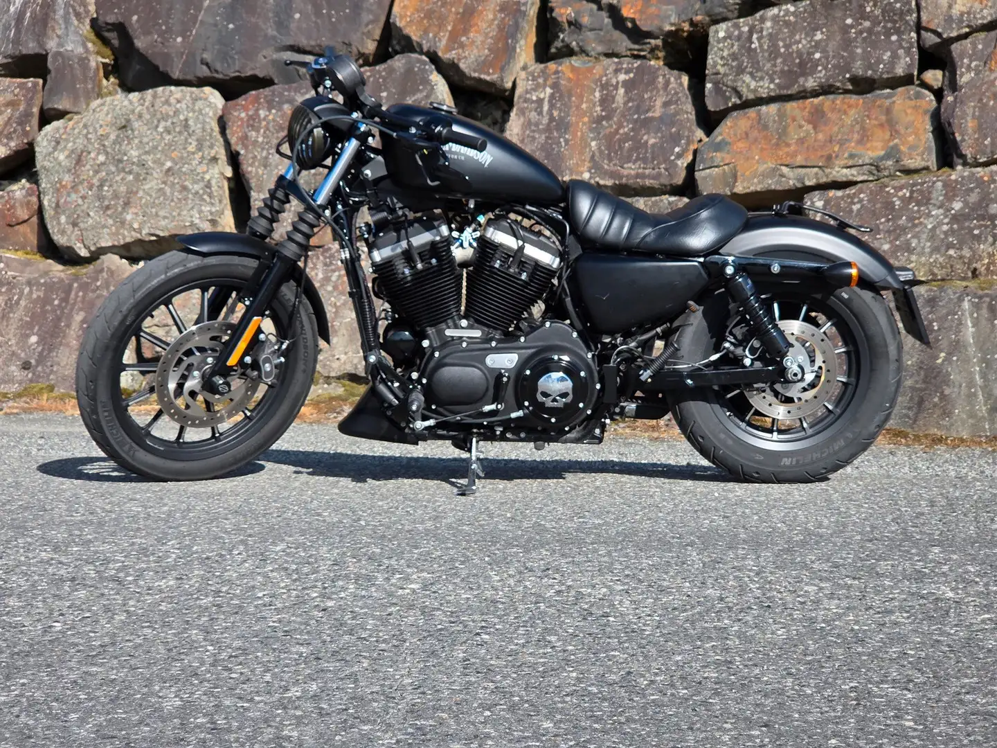 Harley-Davidson Sportster XL 883 N Iron Noir - 1