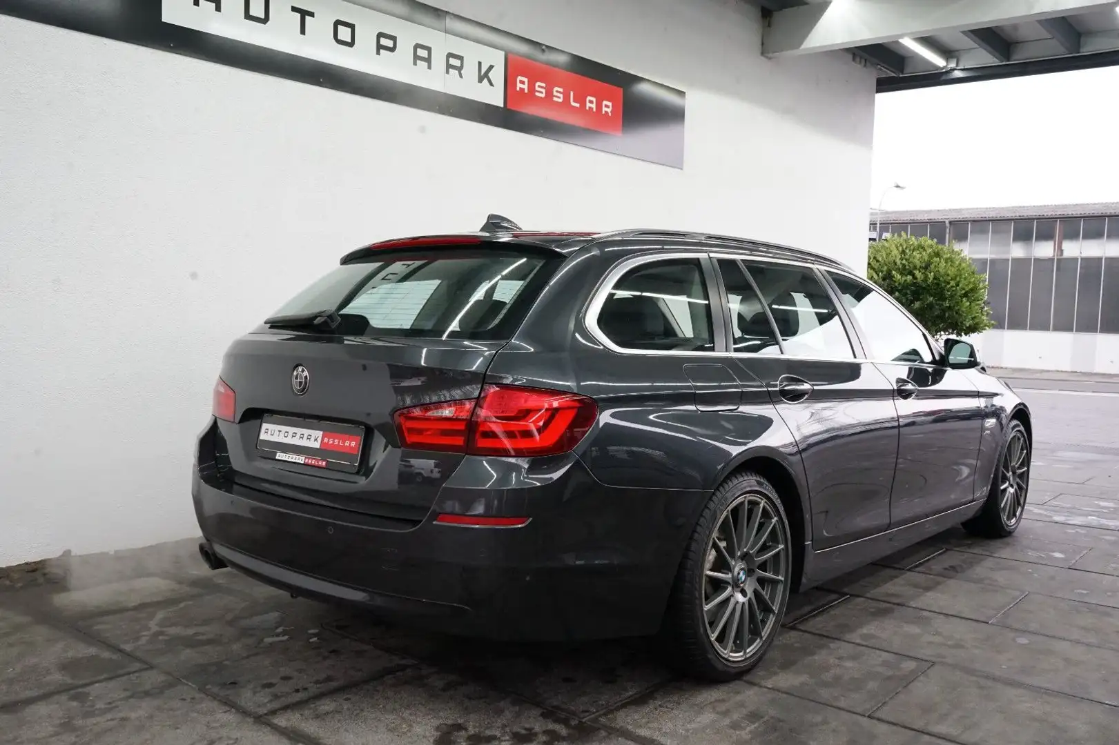 BMW 528 i xDrive Touring F11 SAG/Leder/SoftClose/Head Šedá - 2