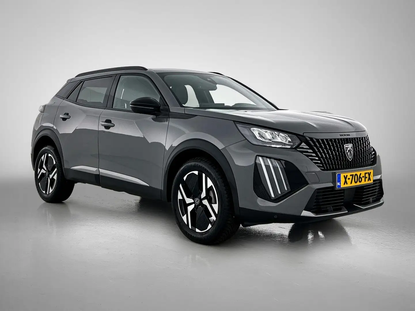 Peugeot 2008 SUV Allure 100pk | Navigatie | Achteruitrijcamera Grijs - 2