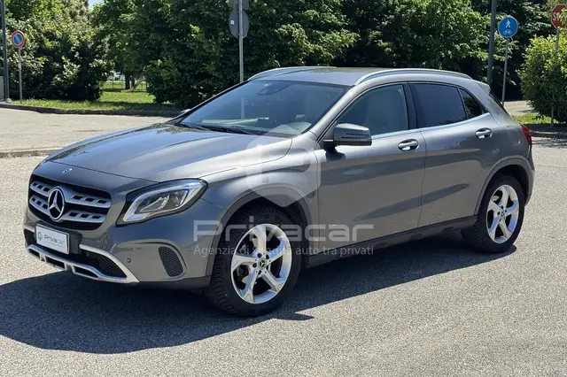 Mercedes-Benz GLA 200 GLA 200 d Business