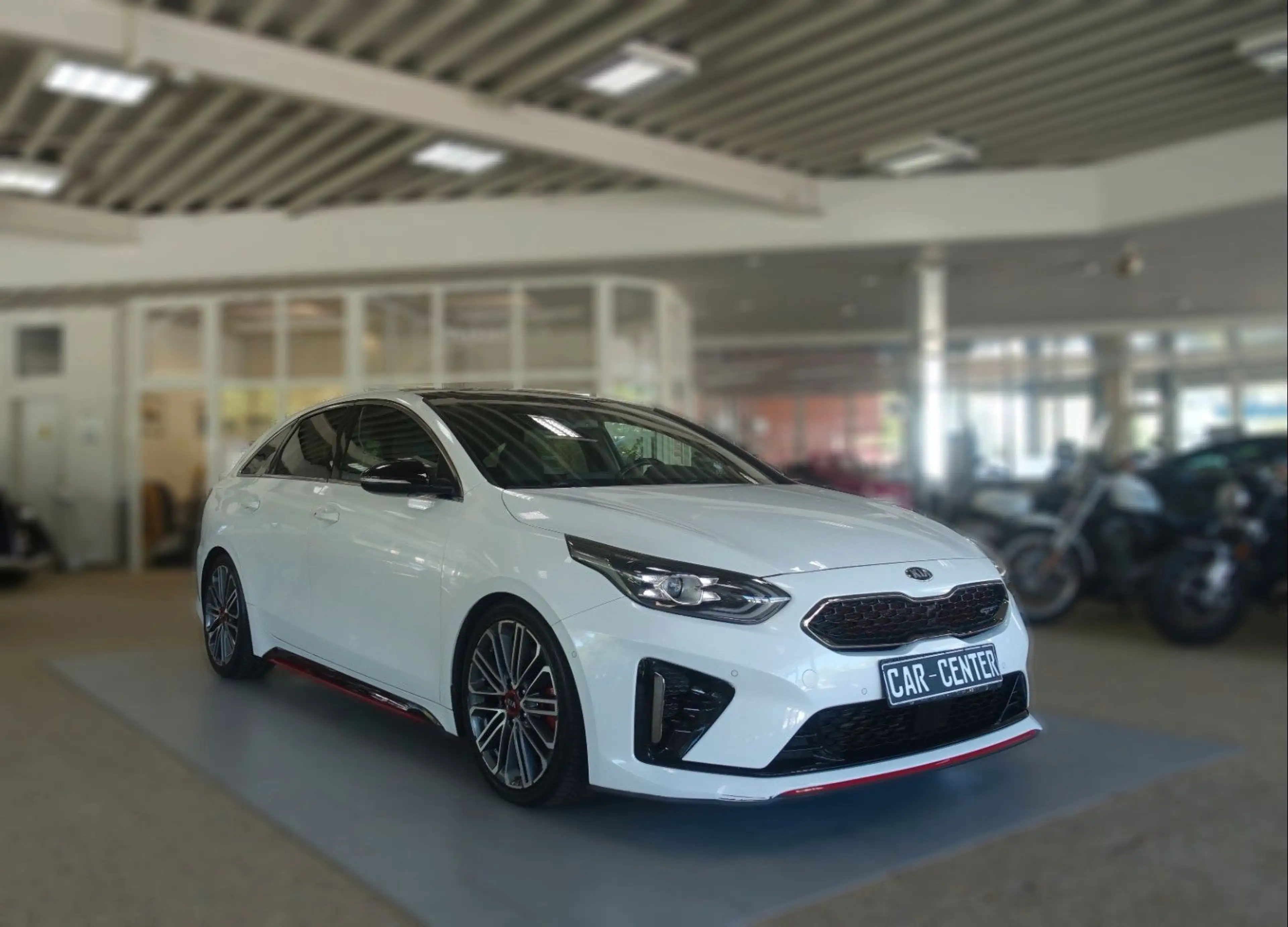 Kia ProCeed / pro_cee'd ProCeed GT DCT; NAV/ PANO/ KAM/ GJR/ KEYL/ JBL..