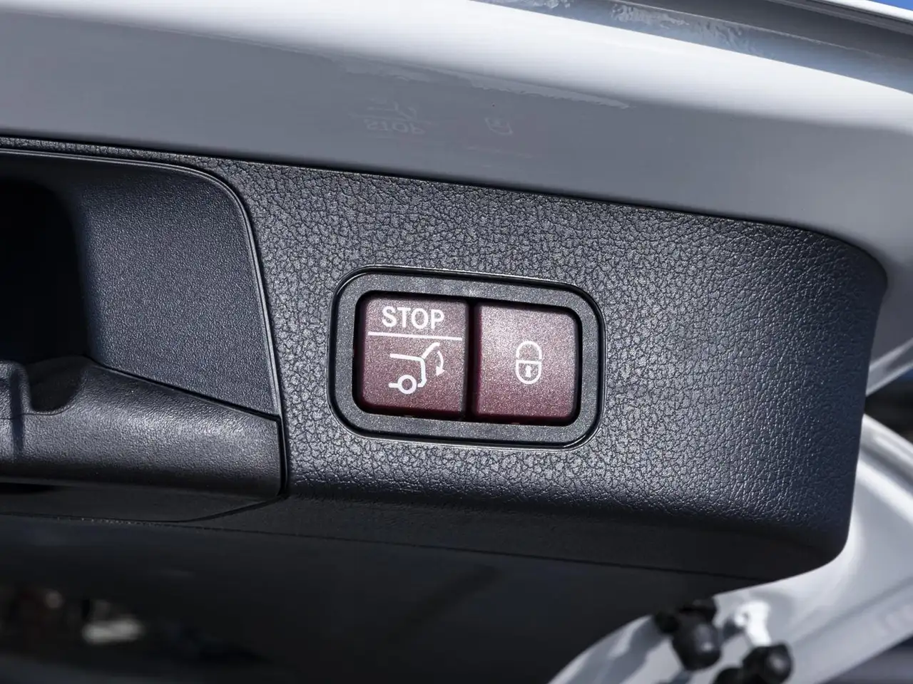 Mercedes-Benz GLB 220 d 4M AMG Distronic Multibeam 360°-K. AHK 13