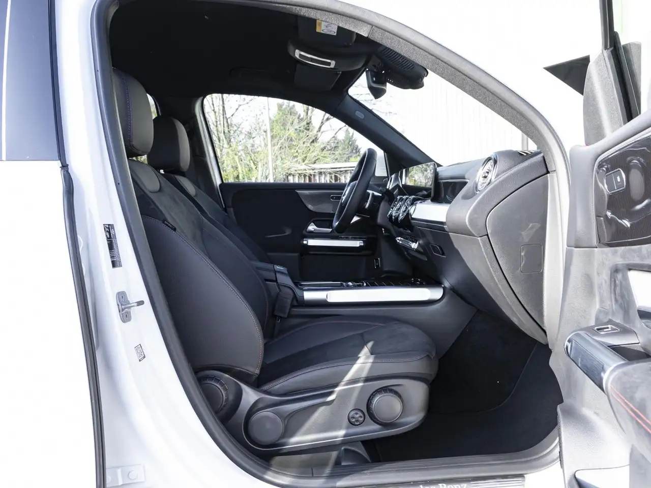 Mercedes-Benz GLB 220 d 4M AMG Distronic Multibeam 360°-K. AHK 6