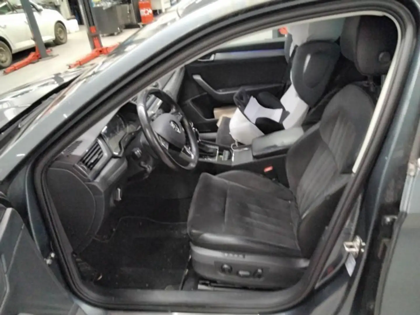 Skoda Superb Combi Style Grau - 2