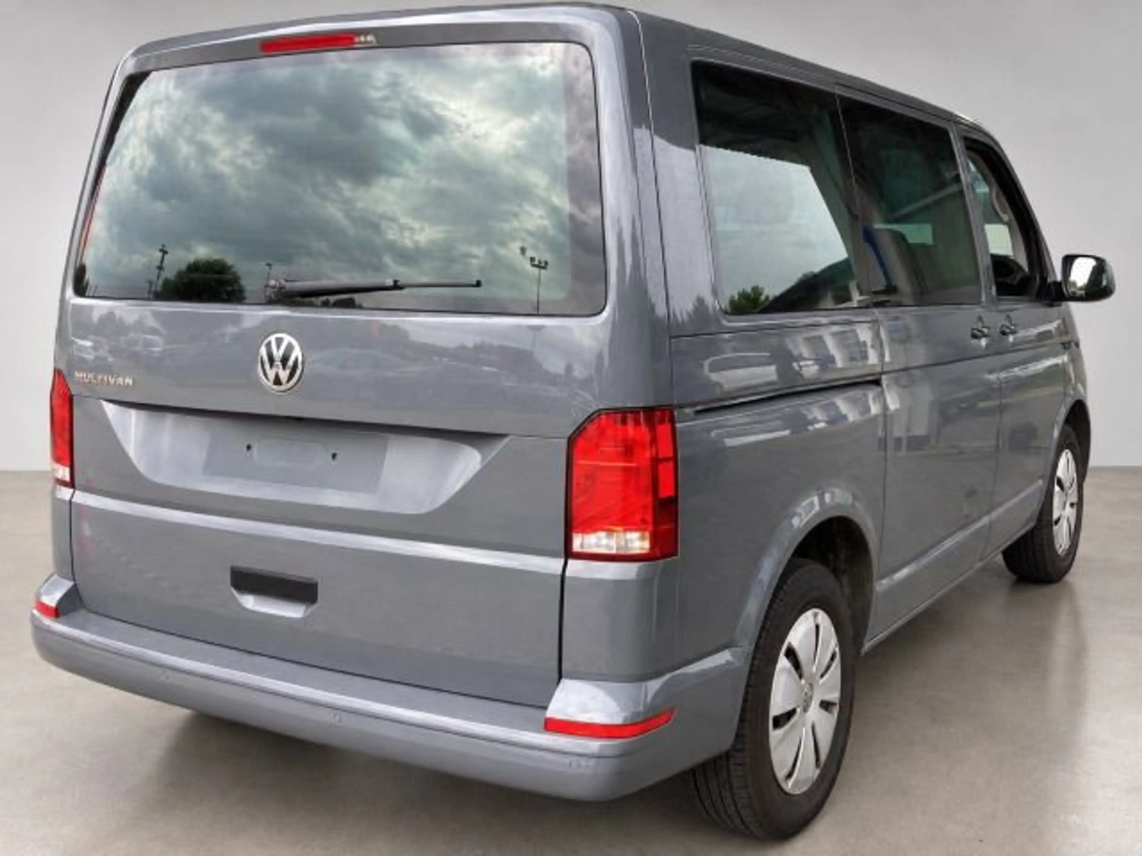Volkswagen T6.1 Multivan 2.0 TDI Family 7Sitze PDC Klima — photo 3