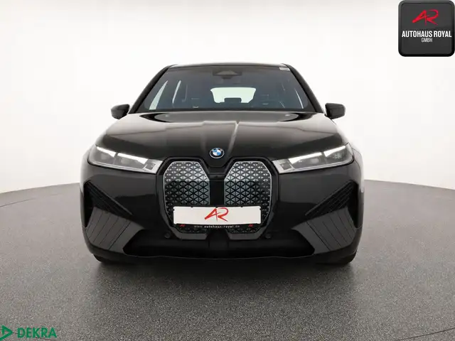 BMW Ix view 8
