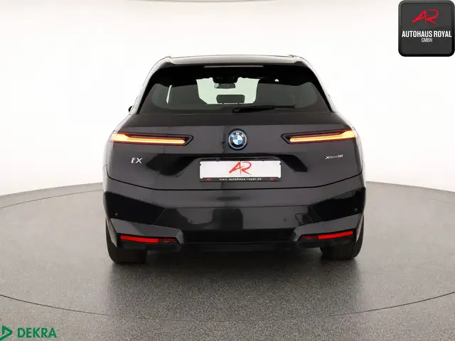 BMW Ix view 4