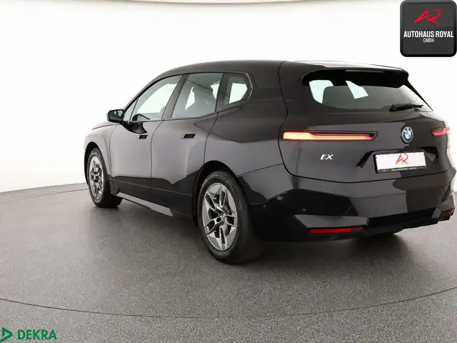 BMW Ix view 3