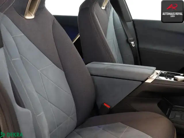 BMW Ix view 9