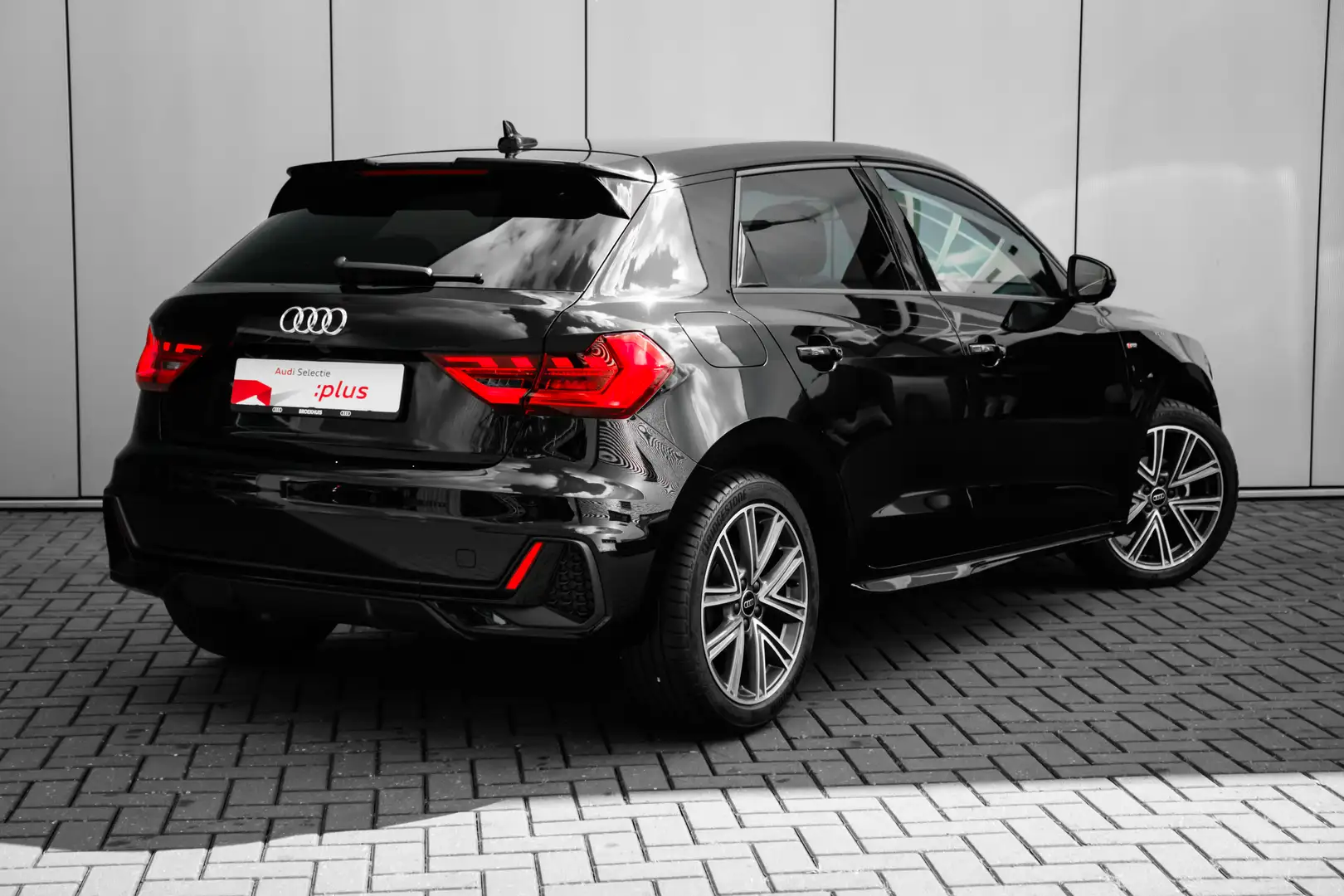 Audi A1 Sportback 25 TFSI S edition 95 PK Automaat | LED v - 2