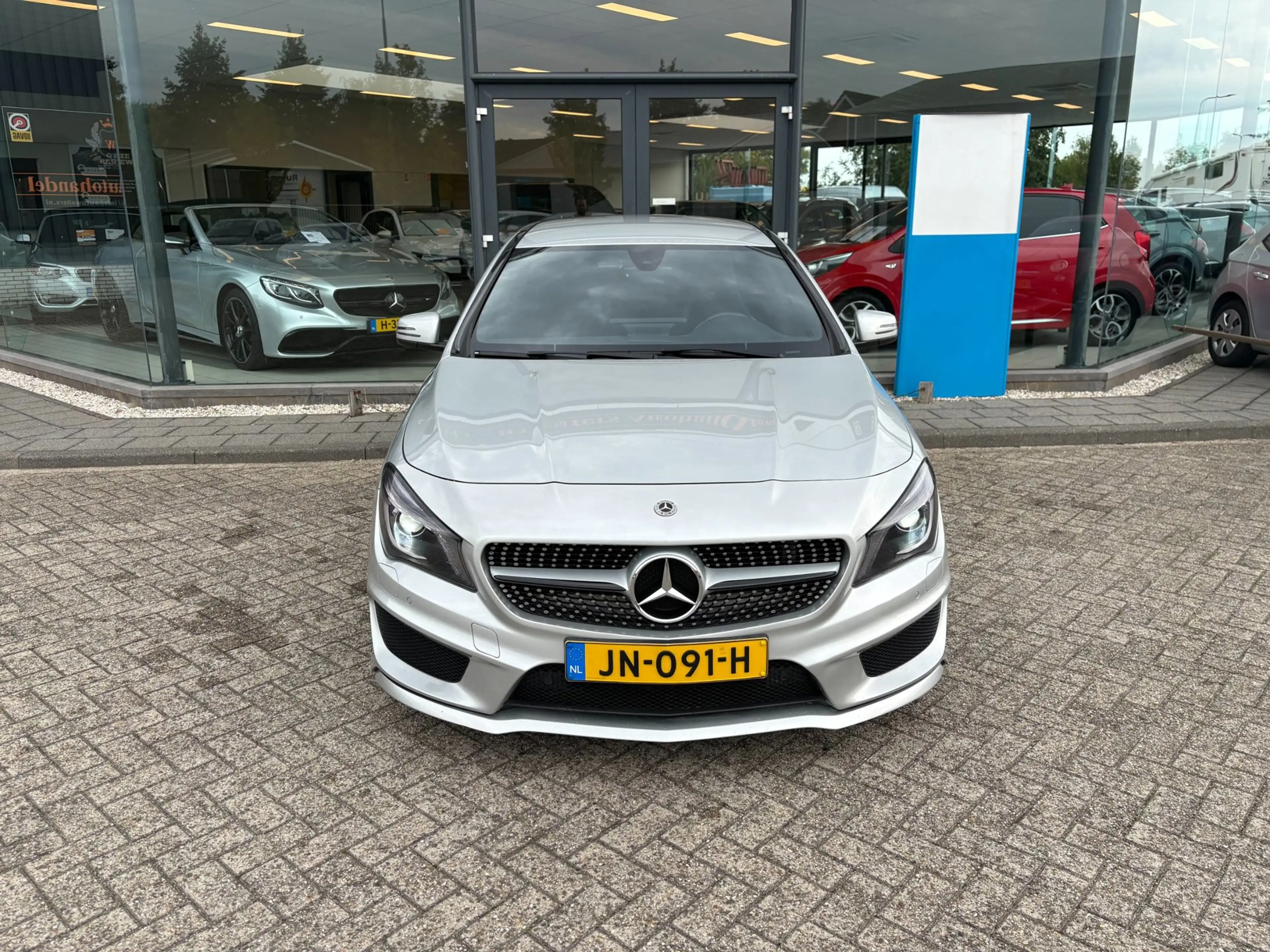 Mercedes-Benz CLA 180 Shooting Brake OrangeArt Edition — photo 2