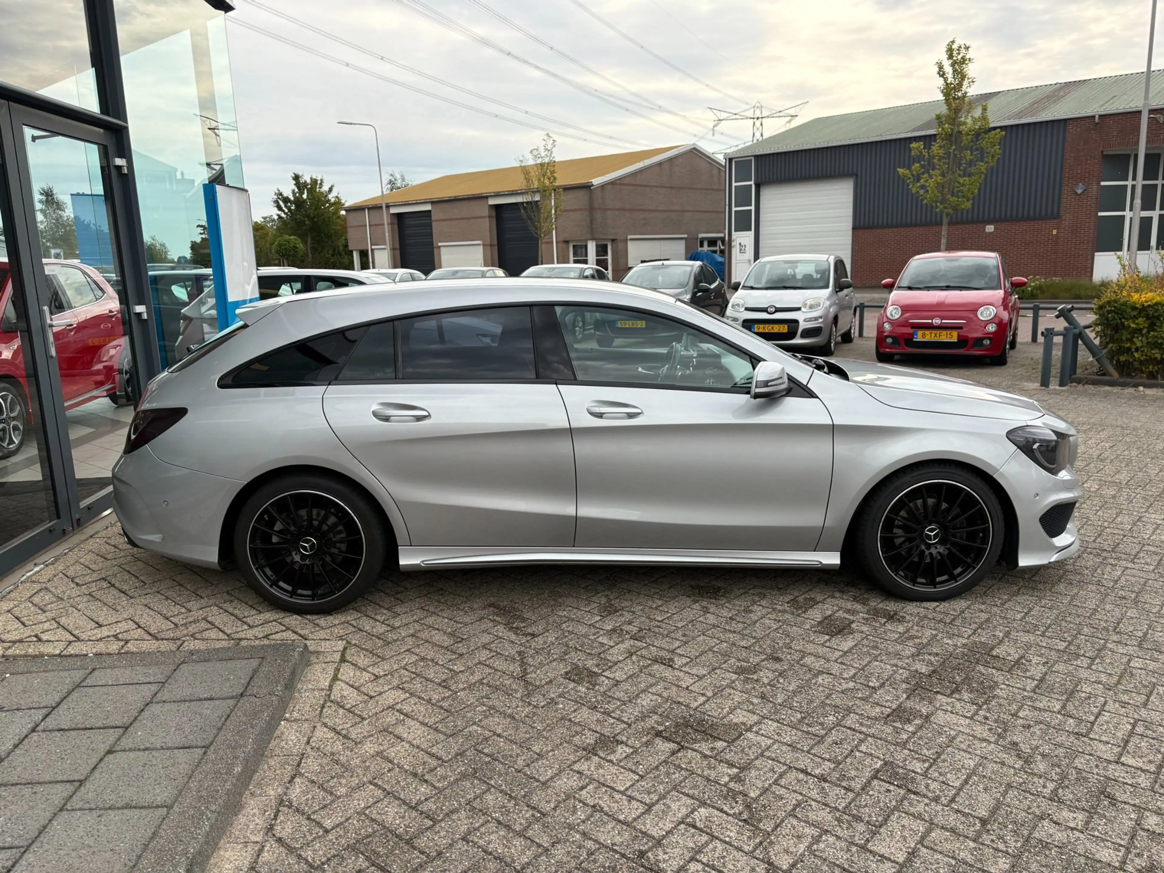 Mercedes-Benz CLA 180 Shooting Brake OrangeArt Edition — photo 4