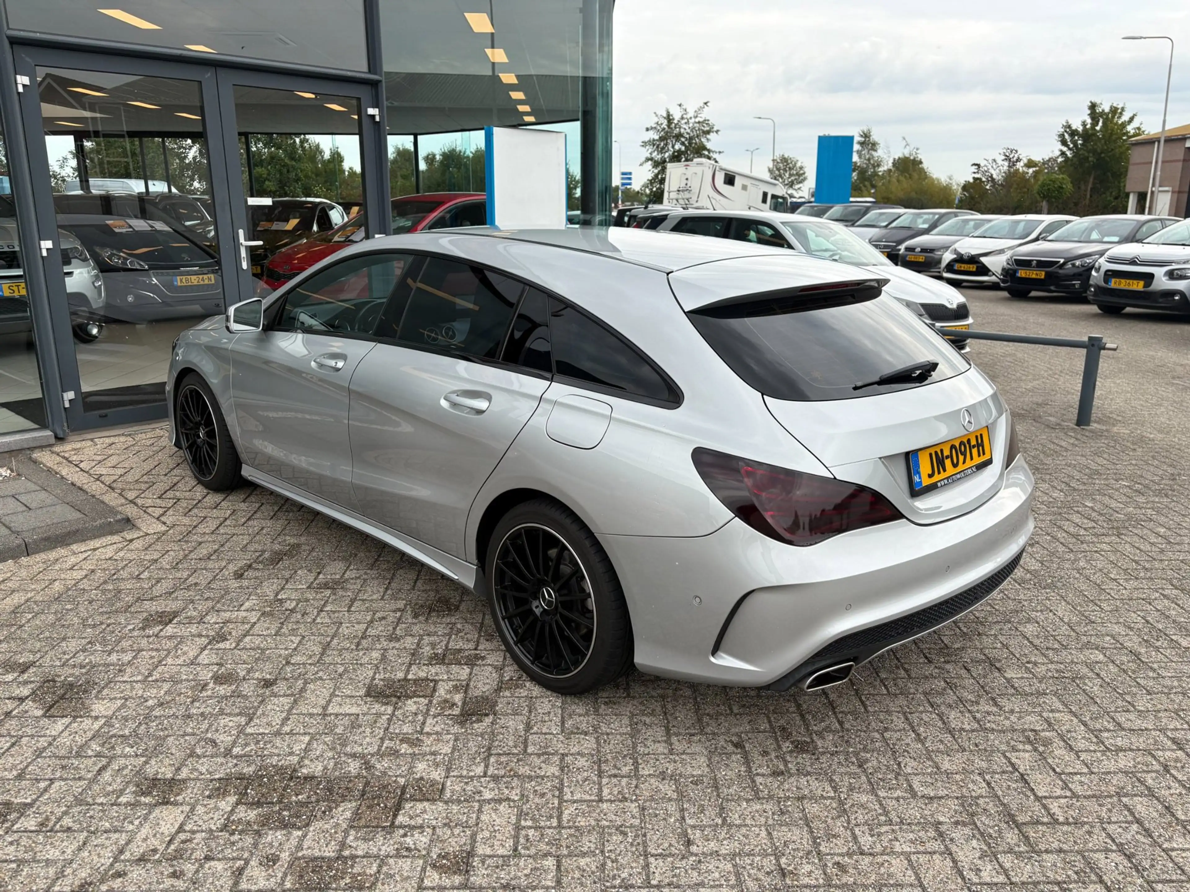 Mercedes-Benz CLA 180 Shooting Brake OrangeArt Edition — photo 7