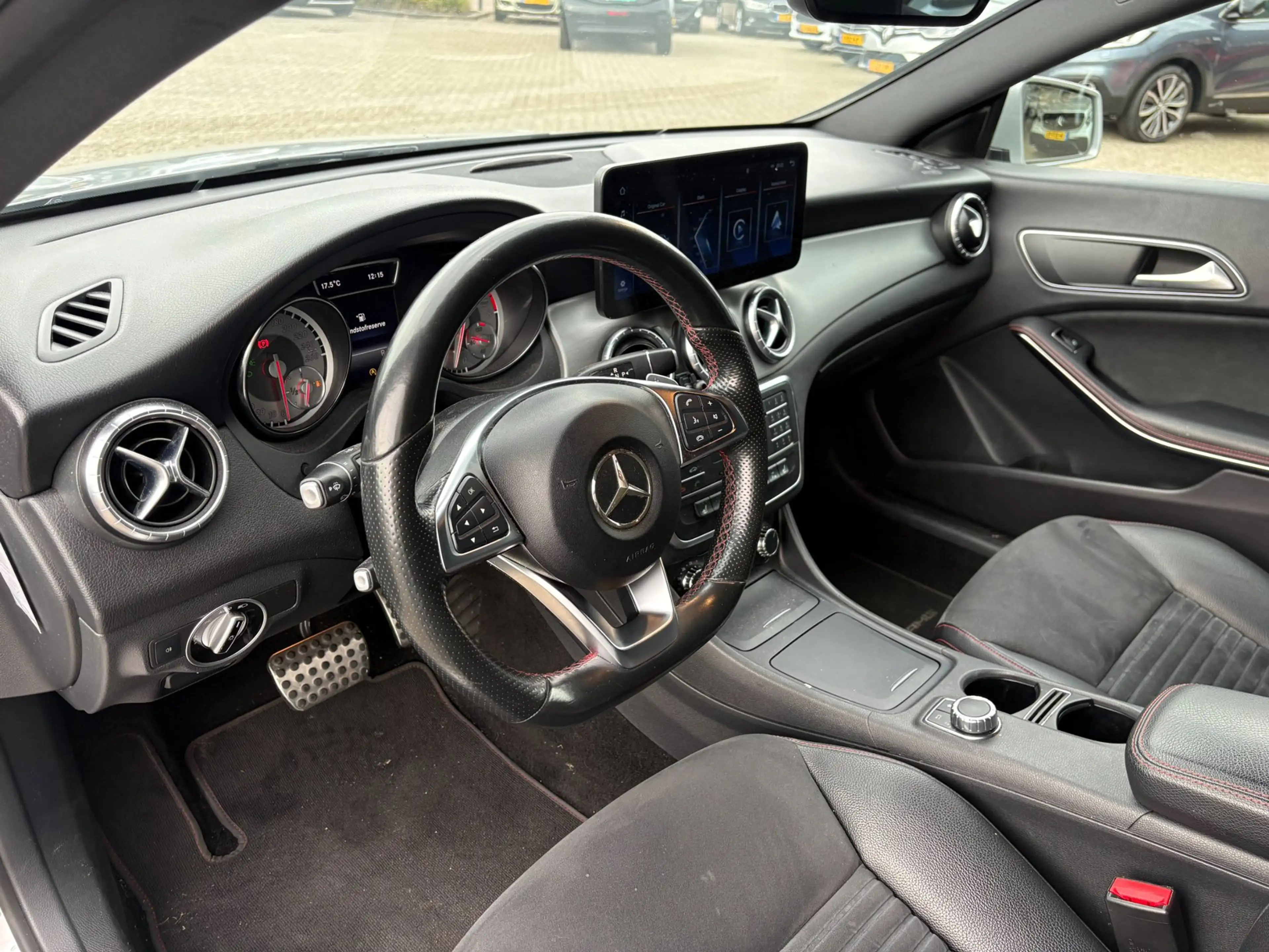 Mercedes-Benz CLA 180 Shooting Brake OrangeArt Edition — photo 12