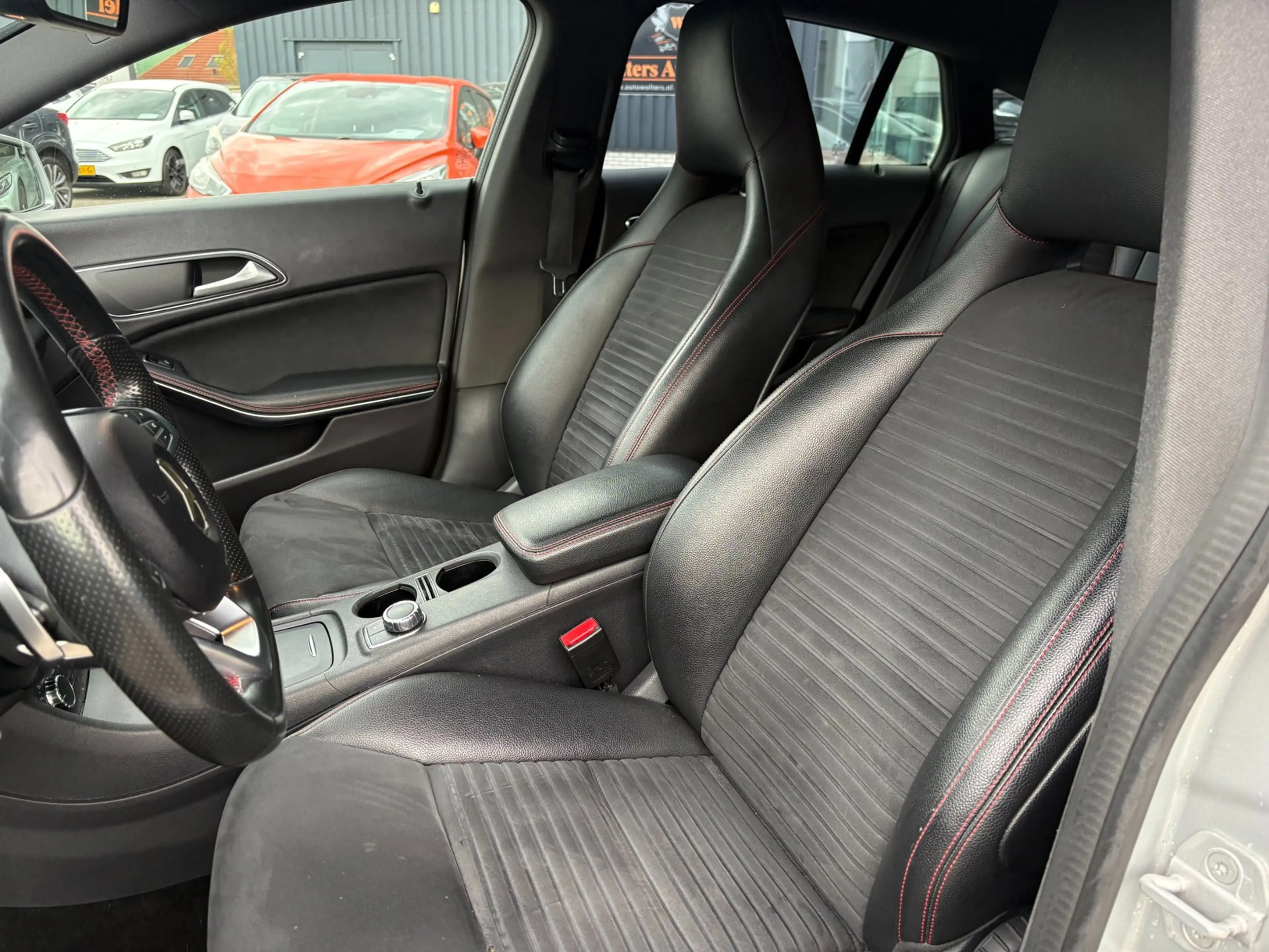 Mercedes-Benz CLA 180 Shooting Brake OrangeArt Edition — photo 13