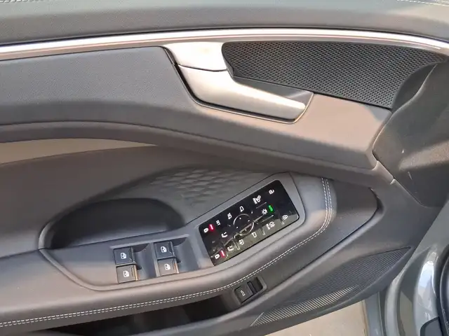 Audi A6 view 8