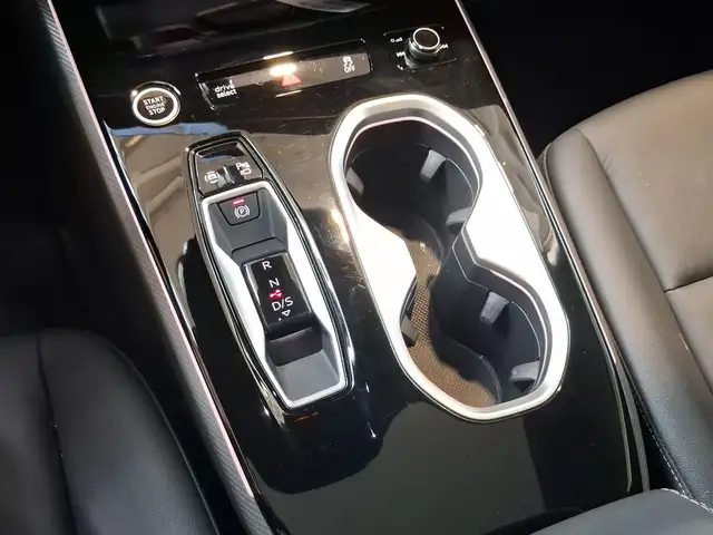 Audi A6 view 11