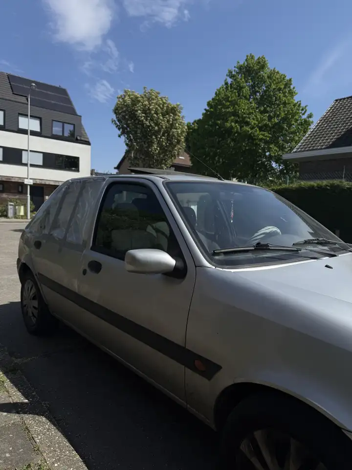 Ford Fiesta 1.3i, foto 2