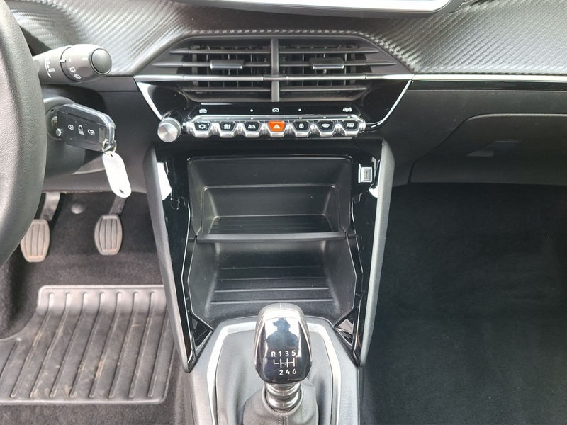 Peugeot 2008 1.2 PureTech 100 Active — photo 15