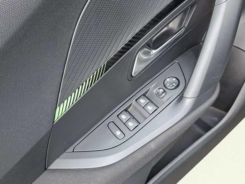 Peugeot 2008 1.2 PureTech 100 Active — photo 12