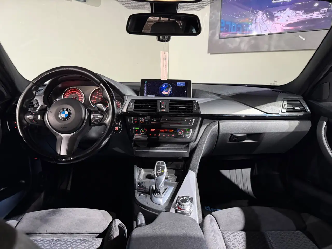 BMW 320 d Touring / M Sportpaket / Navi Prof / HIFI Bild 20