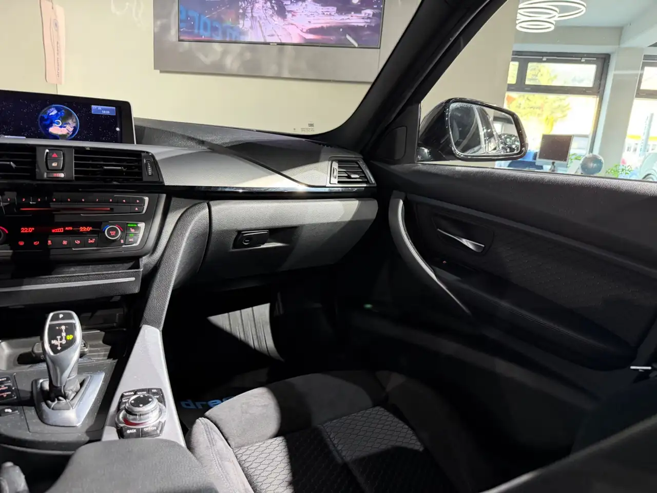 BMW 320 d Touring / M Sportpaket / Navi Prof / HIFI Bild 24