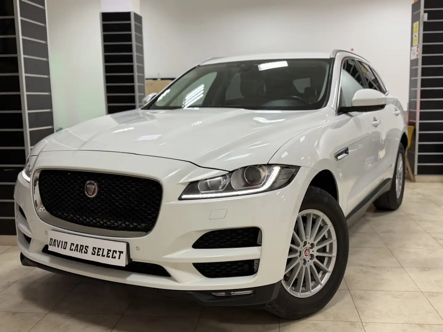 Jaguar F-Pace 2.0i4D Chequered Flag Aut. AWD 180 Blanco - 2