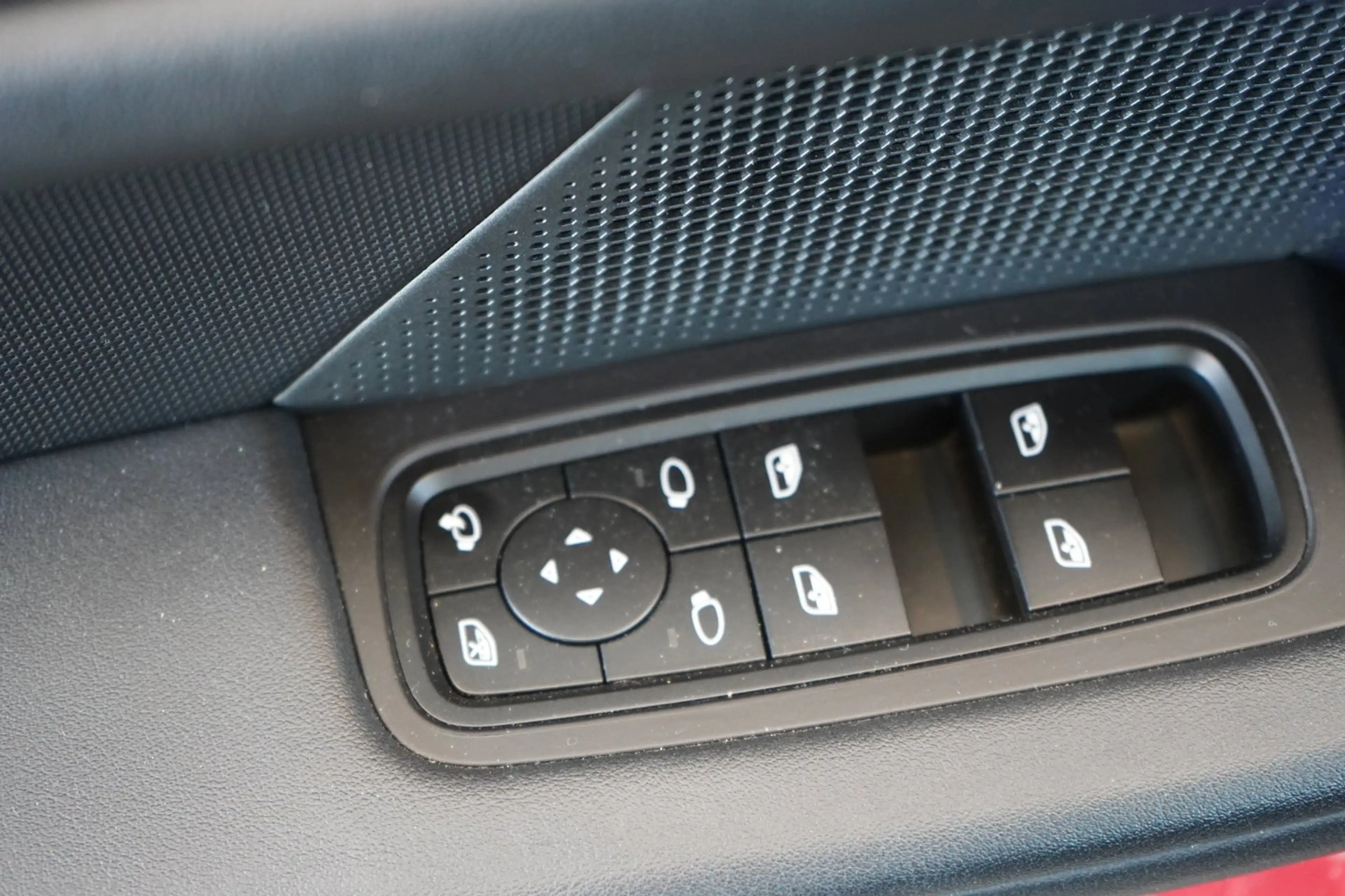 Porsche Taycan 4 Cross Turismo — photo 8