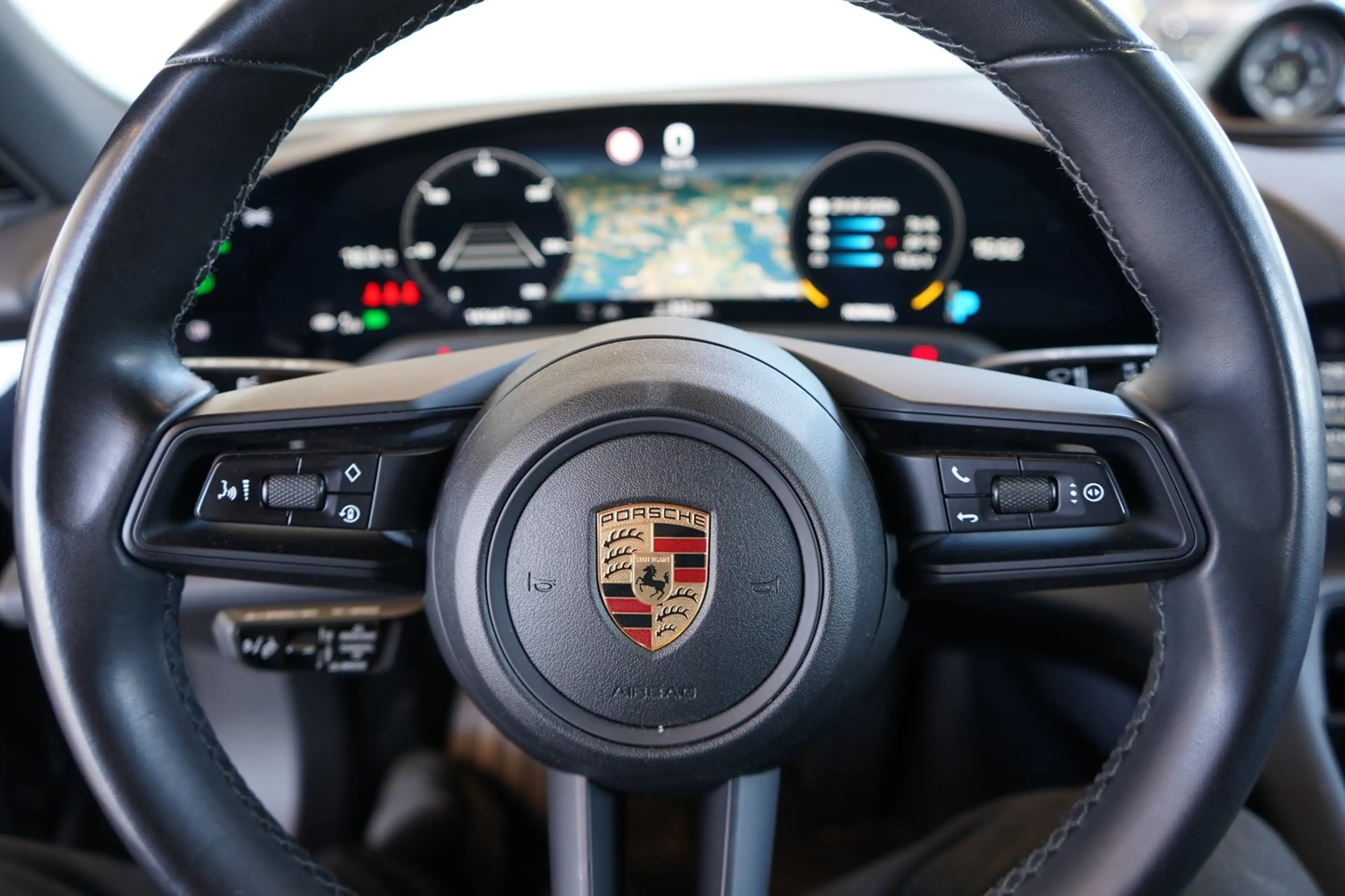 Porsche Taycan 4 Cross Turismo — photo 10