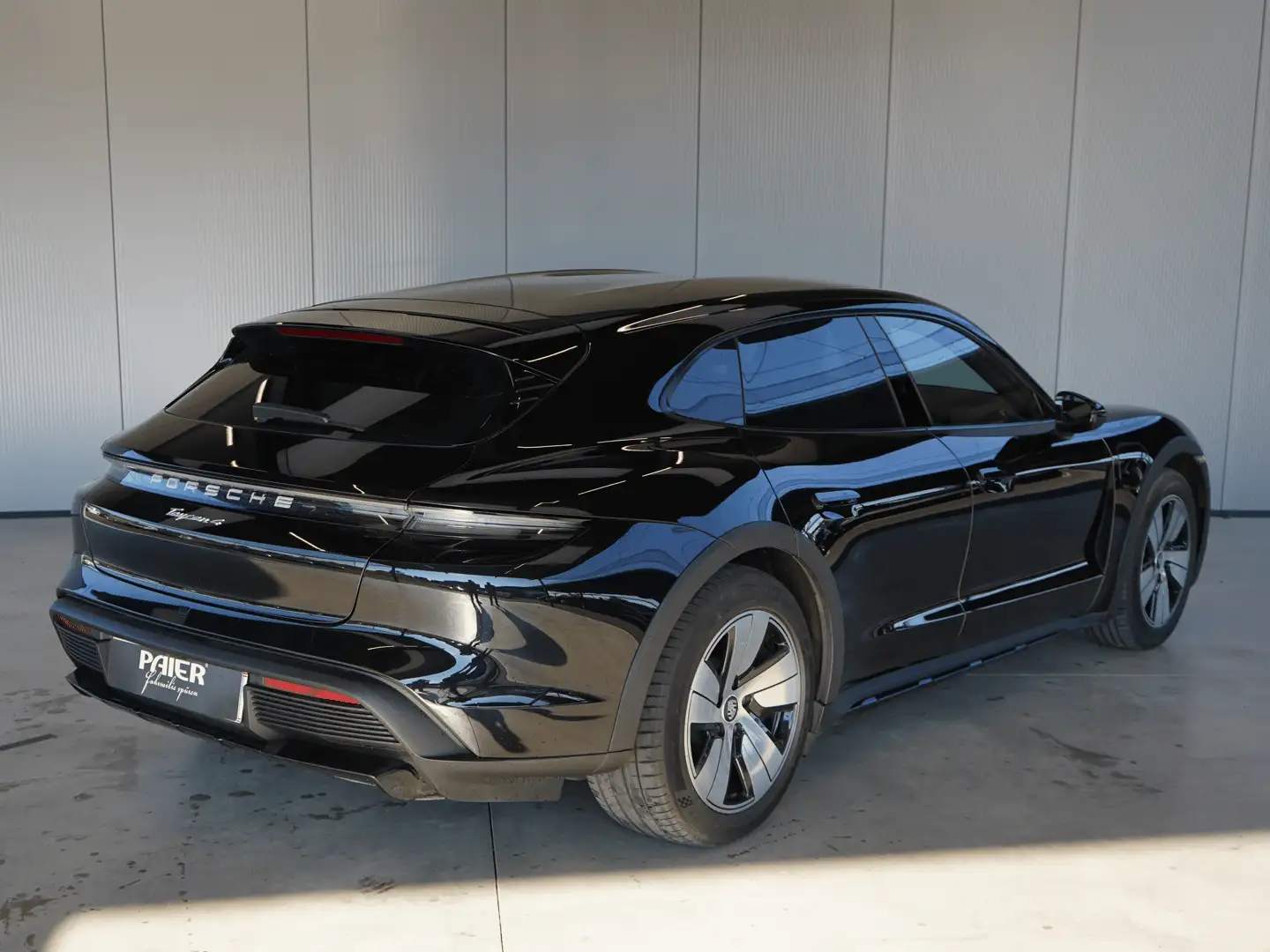 Porsche Taycan 4 Cross Turismo Schwarz - 2