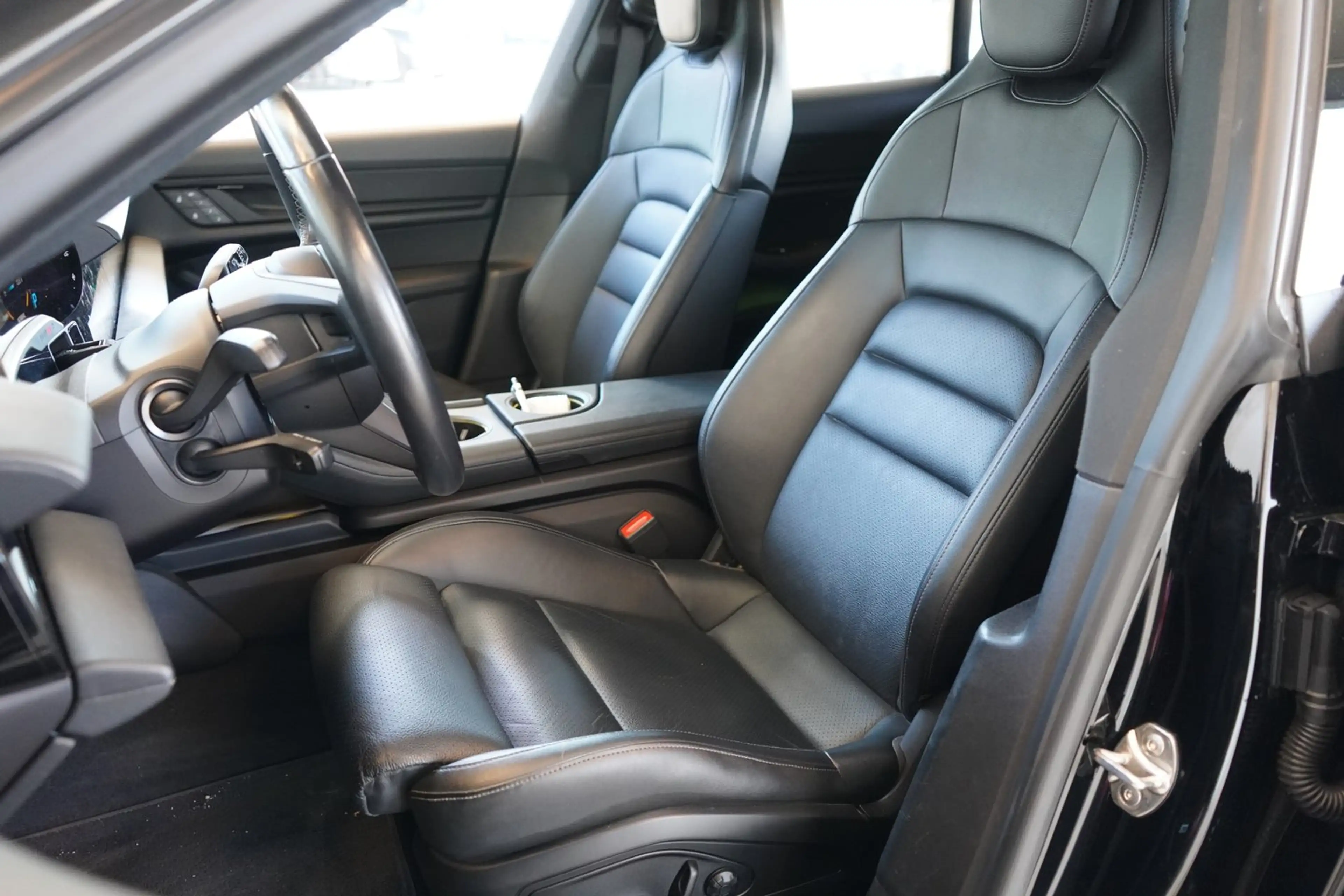 Porsche Taycan 4 Cross Turismo — photo 5
