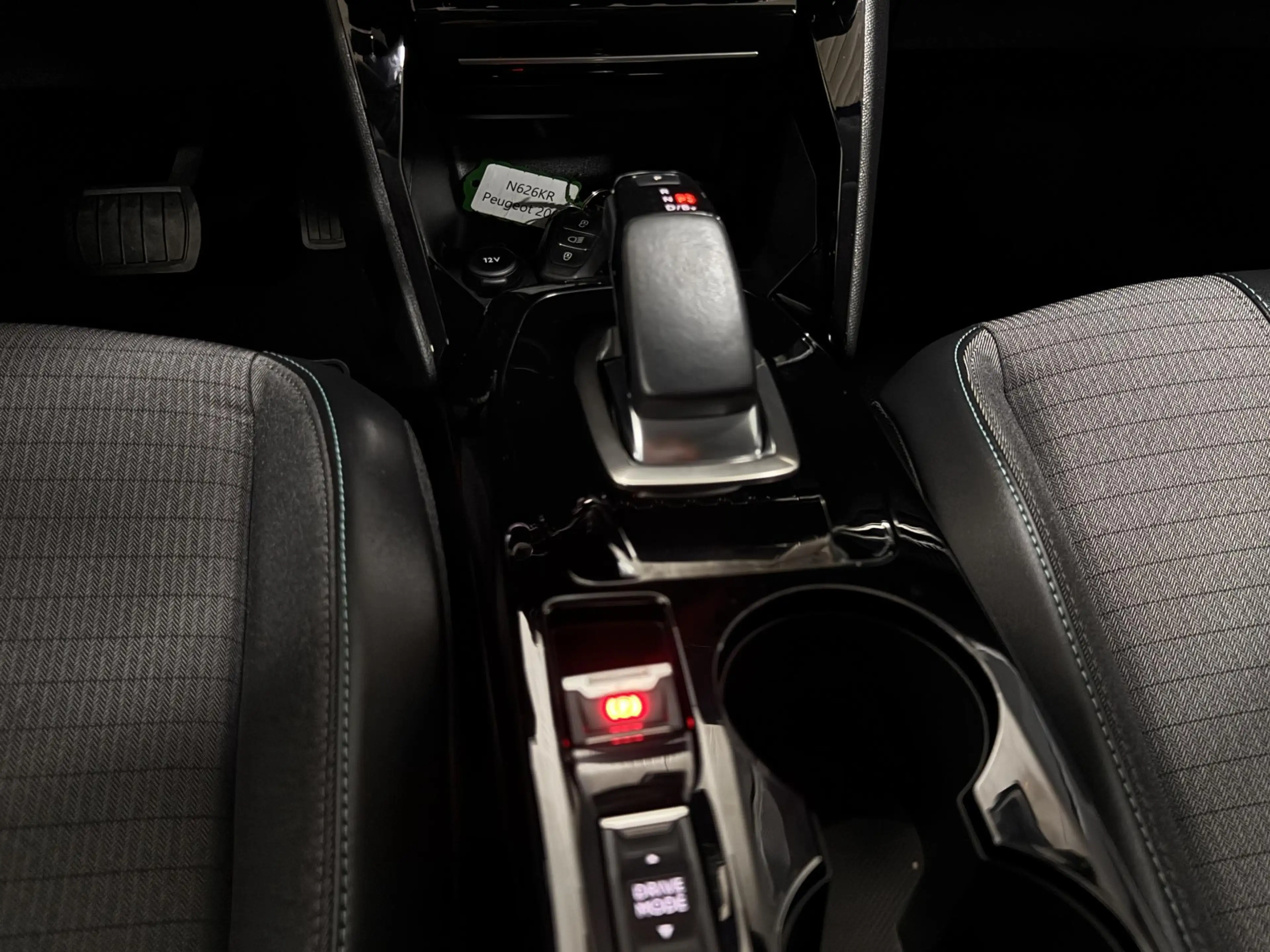 Peugeot e-208 EV Blue Lease Allure 50 kWh KEY-LESS CAMERA FULL-O — photo 8