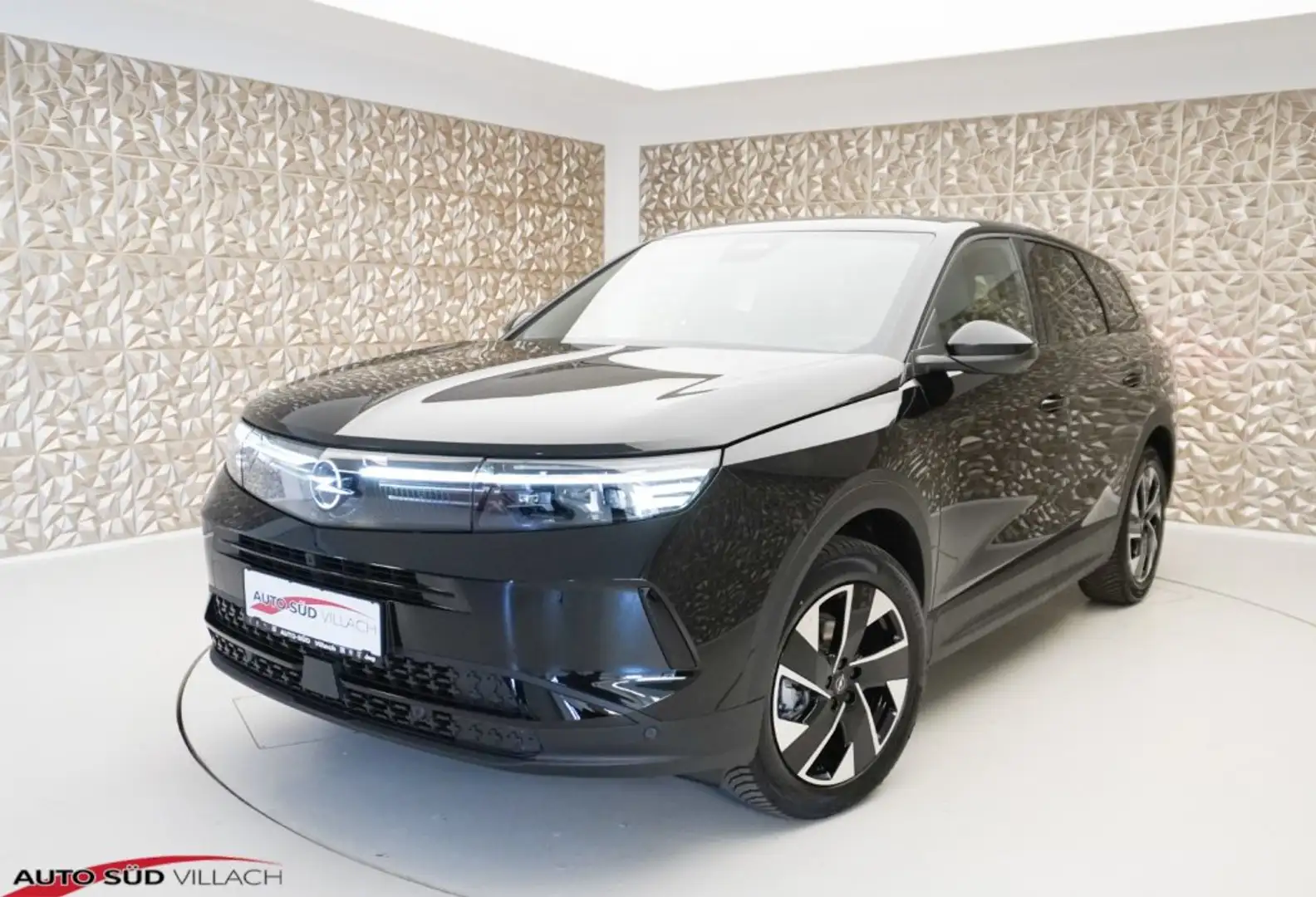 Opel Grandland Hybrid. GS. 1.2 Direct Injection Turbo. Schwarz - 1